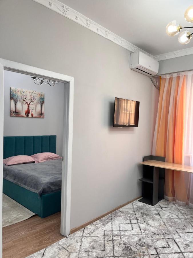2-Х Комнатная В Золотом Квадрате Apartment Almaty Bagian luar foto
