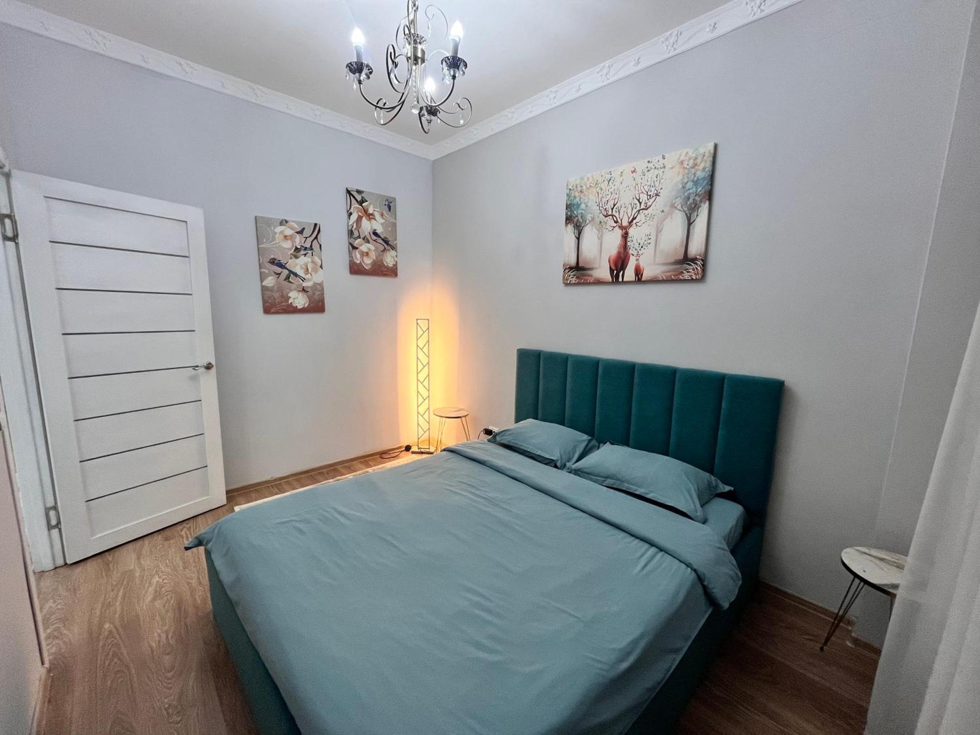 2-Х Комнатная В Золотом Квадрате Apartment Almaty Bagian luar foto