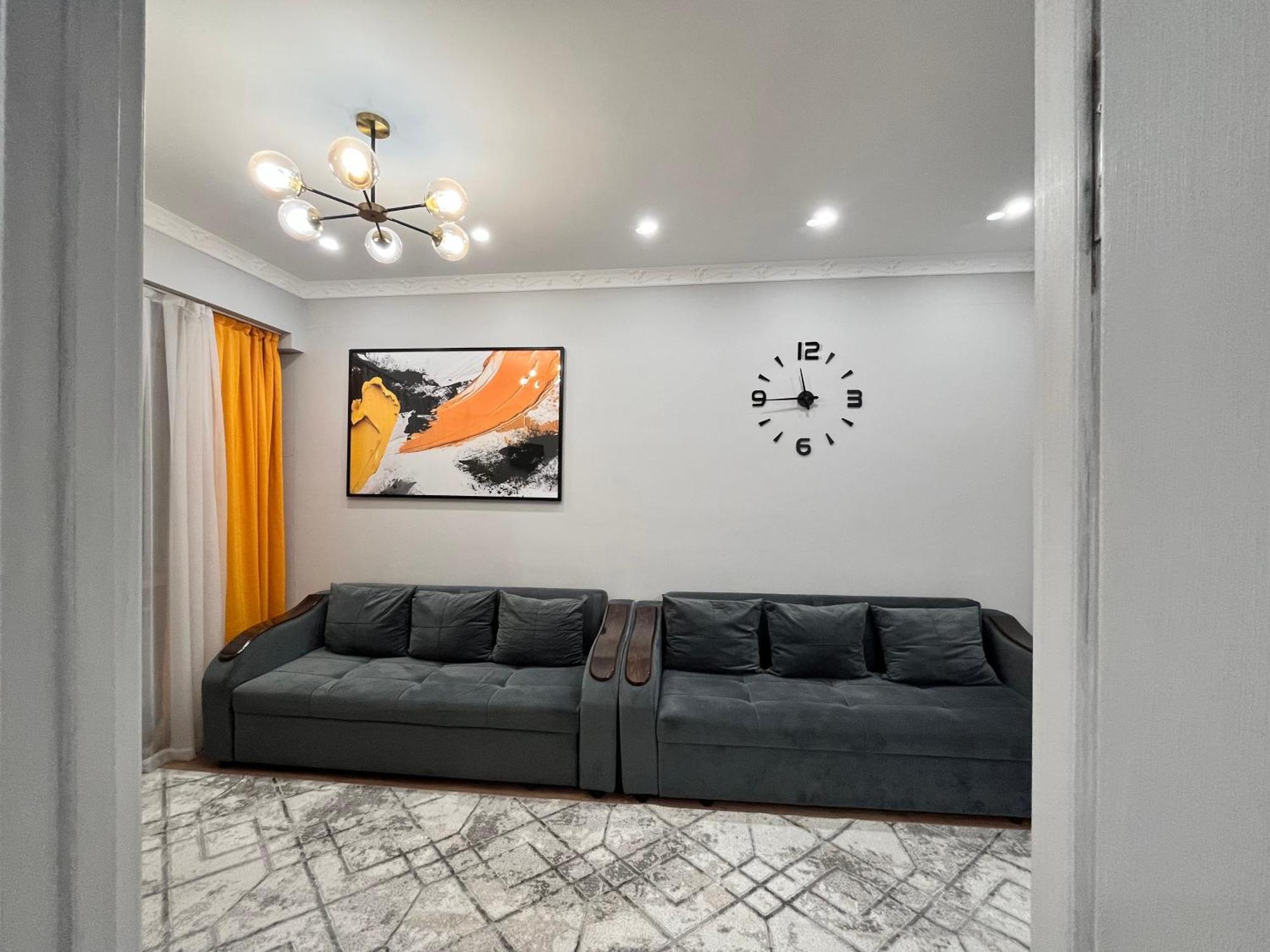 2-Х Комнатная В Золотом Квадрате Apartment Almaty Bagian luar foto